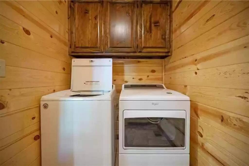 Iron Horse Lodge Sleeps 18, Games, Fire Pit, Hot Tub, Ev, More Broken Bow Exterior photo