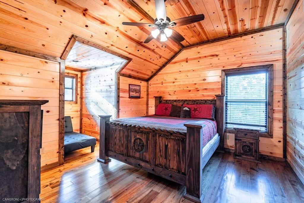 Iron Horse Lodge Sleeps 18, Games, Fire Pit, Hot Tub, Ev, More Broken Bow Exterior photo