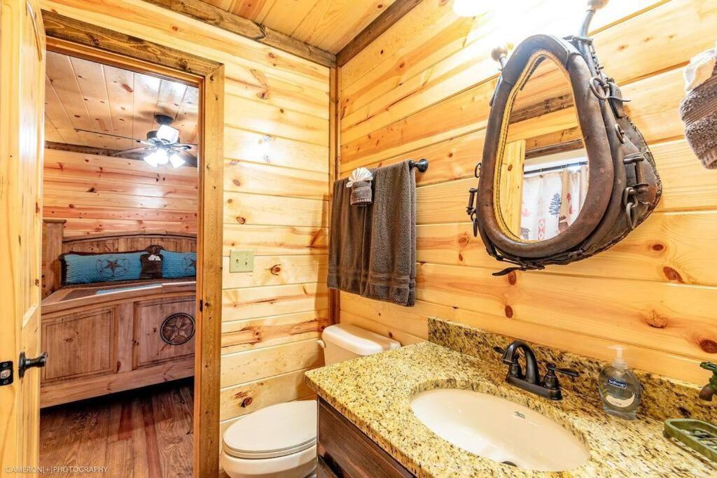 Iron Horse Lodge Sleeps 18, Games, Fire Pit, Hot Tub, Ev, More Broken Bow Exterior photo