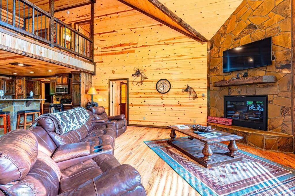 Iron Horse Lodge Sleeps 18, Games, Fire Pit, Hot Tub, Ev, More Broken Bow Exterior photo