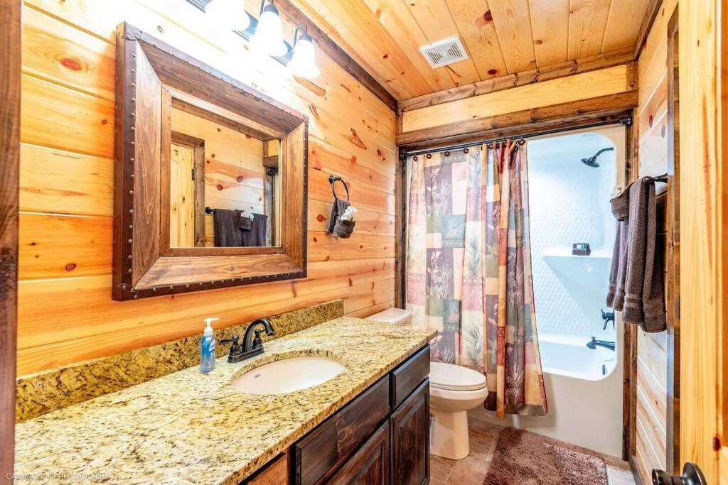 Iron Horse Lodge Sleeps 18, Games, Fire Pit, Hot Tub, Ev, More Broken Bow Exterior photo
