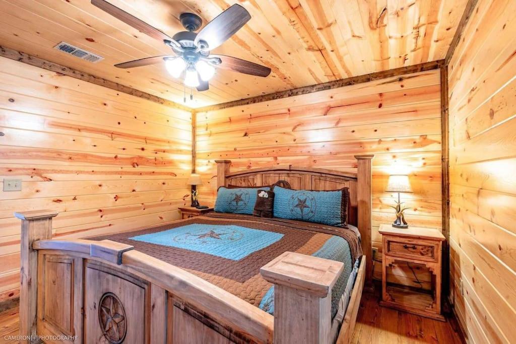 Iron Horse Lodge Sleeps 18, Games, Fire Pit, Hot Tub, Ev, More Broken Bow Exterior photo