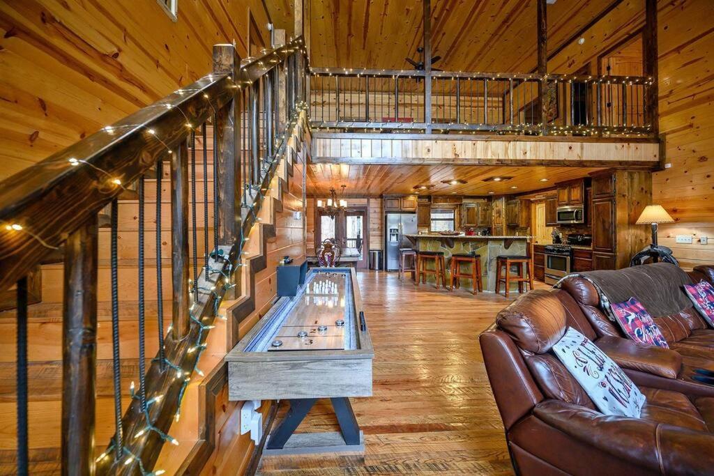 Iron Horse Lodge Sleeps 18, Games, Fire Pit, Hot Tub, Ev, More Broken Bow Exterior photo