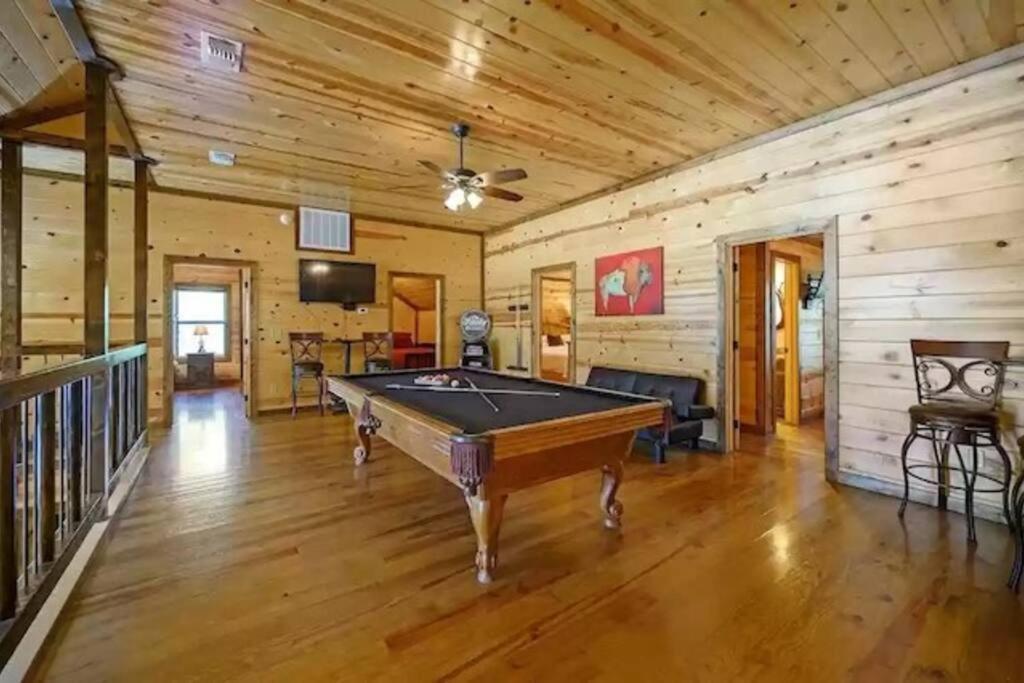 Iron Horse Lodge Sleeps 18, Games, Fire Pit, Hot Tub, Ev, More Broken Bow Exterior photo