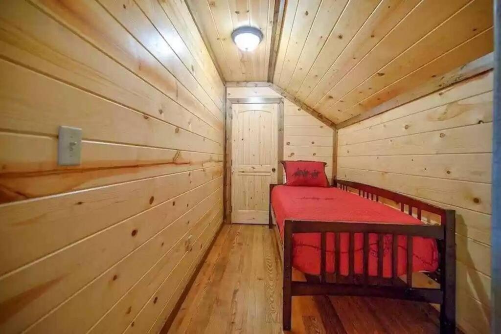 Iron Horse Lodge Sleeps 18, Games, Fire Pit, Hot Tub, Ev, More Broken Bow Exterior photo