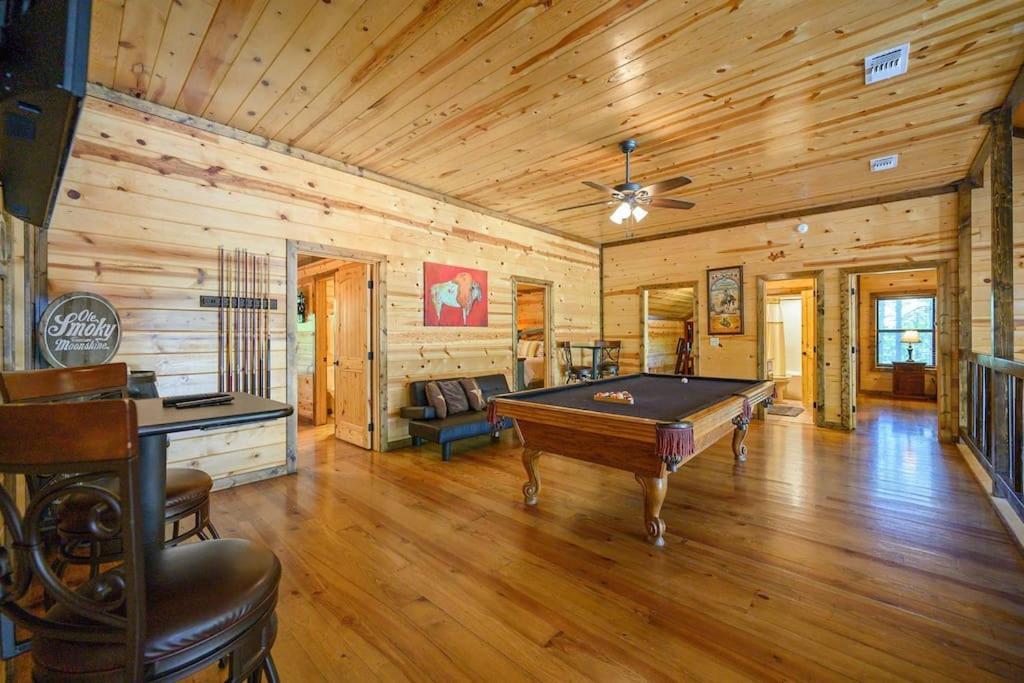Iron Horse Lodge Sleeps 18, Games, Fire Pit, Hot Tub, Ev, More Broken Bow Exterior photo