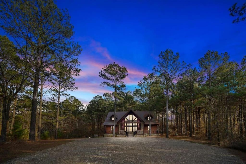 Iron Horse Lodge Sleeps 18, Games, Fire Pit, Hot Tub, Ev, More Broken Bow Exterior photo