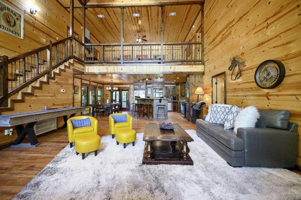 Iron Horse Lodge Sleeps 18, Games, Fire Pit, Hot Tub, Ev, More Broken Bow Exterior photo